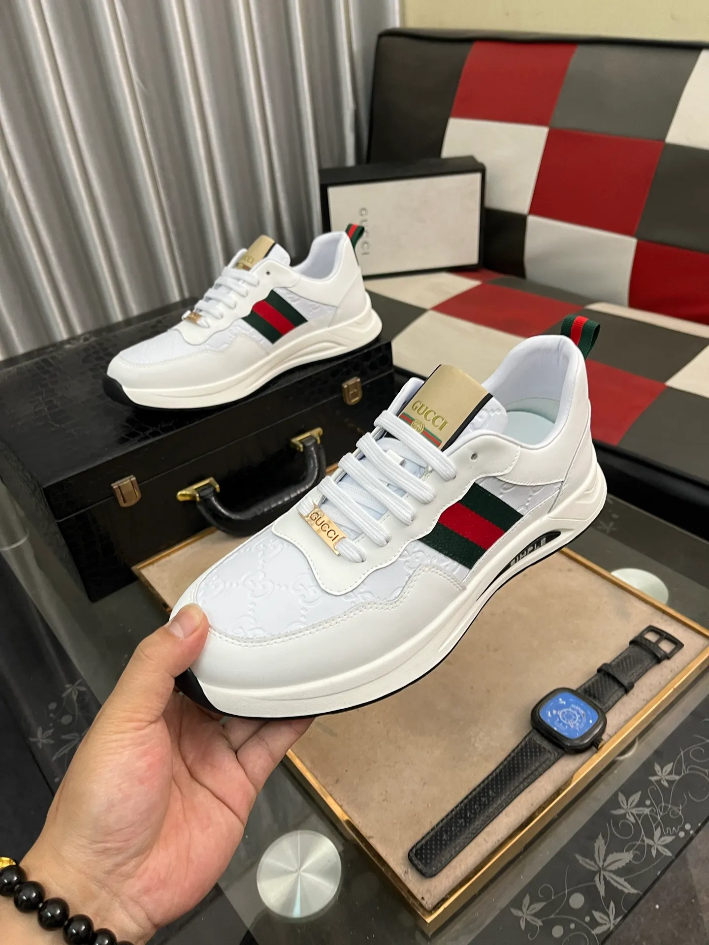 Men's shoes💰420⌚️⌚️[GUCCI] Gucci men's casual shoes are absolutely popular🔥The ultimate matching item for trendy men! The charm of super texture is unstoppable. This is the main recommendation. The upper is made of high-quality cowhide, with pig lining feet and wear-resistant rubber sole. It is noble and elegant! Extremely comfortable🎁🎁You can be as handsome as you want💪 Size 38-44! 2️⃣colors available